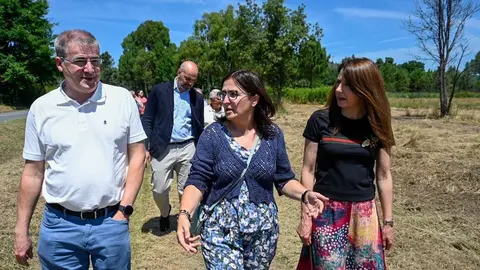 Manuel Pardo, delegado de la Xunta en Ourense; la alcaldesa Ana Mar&iacute;a Villarino Pardo y la conselleira de Medio Rural, Mar&iacute;a Jos&eacute; G&oacute;mez. | FOTO: Noelia Caseiro.