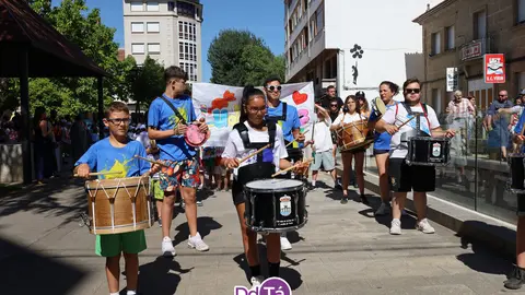 Momentos del desfile infantil de la Batucada 2024
