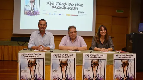 Jonat&aacute;s Gago, presidente de la D.O. Monterrei; Gerardo Seoane alcalde de Ver&iacute;n y Samanta Barreira, conselleira de Cultura, durante la presentaci&oacute;n de la Feria del Vino de Monterrei 2024
