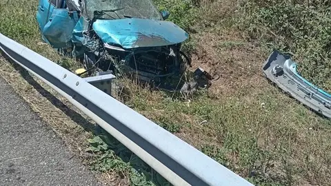 El accidente tuvo lugar en el punto kilom&eacute;trico 127 de la A-52. | FOTO: Cedida.