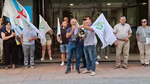 Concentraci&oacute;n del Sindicato Labriego Galego en Ourense por la situaci&oacute;n ante la Enfermedad Hemorr&aacute;gica Epizo&oacute;tica.