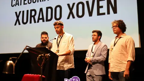 Integrantes del estrenado jurado de esta edici&oacute;n, en "xurado novo". | FOTO: Anabel G. Sim&oacute;n.