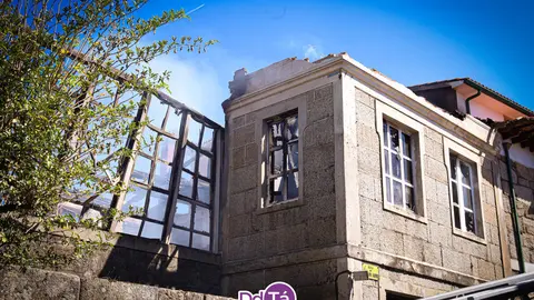 Las llamas &uacute;nicamente dejaron en pie la estructura de la hist&oacute;rica casa. | FOTO: Anabel G. Sim&oacute;n.