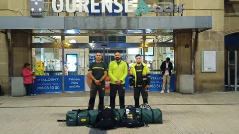 Roberto Fern&aacute;ndez, Alberto Fern&aacute;ndez y David Ruiz partieron desde Ourense a las 8:20 horas de este viernes. | FOTO: Brif Laza.