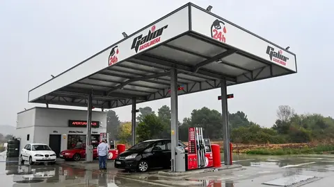 La nueva gasolinera 24 horas de Ver&iacute;n, en el Pol&iacute;gono de Pazos. | FOTO: Noelia Caseiro.