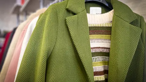 Maraxe tiene una gran selecci&oacute;n de prendas de exterior. | FOTO: Anabel G. Sim&oacute;n.