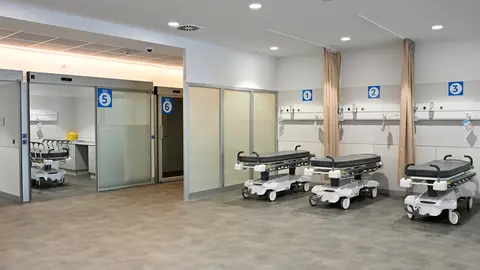Interior de las Urgencias del hospital verinense. | FOTO: Noelia Caseiro.