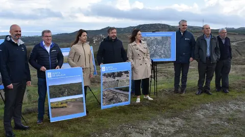 Desde la izquierda, Jos&eacute; Antonio Armada, jefe de Medio Rural en Ourense; Manuel Pardo, delegado de la Xunta; Mar&iacute;a Jos&eacute; G&oacute;mez, conselleira, y el alcalde Luciano Rivero.