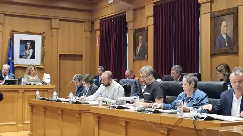 La oposici&oacute;n, en el pleno ordinario de octubre de la Deputaci&oacute;n de Ourense.