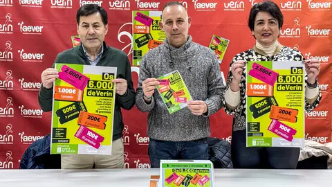 Santos &Aacute;lvarez, Jos&eacute; &Aacute;ngel Rodicio e Isabel Gonz&aacute;lez, en la presentaci&oacute;n en la sede de Aever. | FOTO: Carlos Montero.