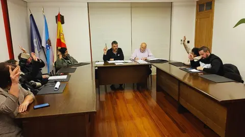 Os orzamentos do vindeiro 2025 aprob&aacute;ronse por unanimidade na Mezquita. | FOTO: Xos&eacute; Lois Colmenero.