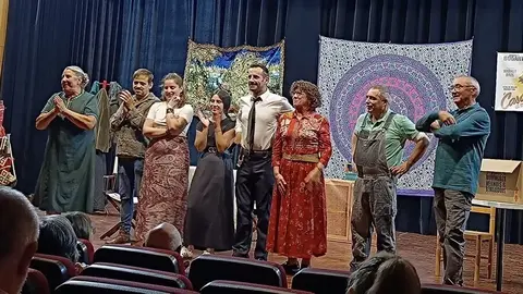 La Caja de Pandora, representaci&oacute;n Yallah, Yallah en Viana