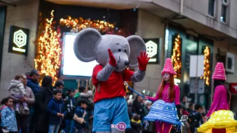 Otro de los ya cl&aacute;sicos de la navidad y la visita de los Reyes Magos, el ratoncito P&eacute;rez de Dentalnova. | FOTO: Noelia Caseiro.