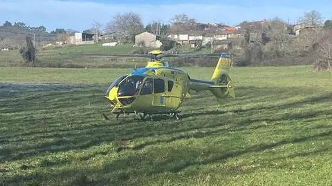 El helic&oacute;ptero medicalizado desplazado al lugar.