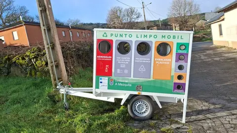Remolque de reciclaje ubicado en el Concello de A Mezquita