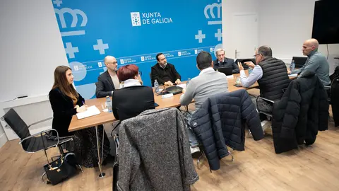 A conselleira do Medio Rural, Mar&iacute;a Jos&eacute; G&oacute;mez, acompa&ntilde;ada polo director da Axencia Galega da Calidade Alimentaria, Mart&iacute;n Alemparte, mantern unha reuni&oacute;n con representantes dos consellos reguladores das denominaci&oacute;ns de orixe vitivin&iacute;colas de Galicia.