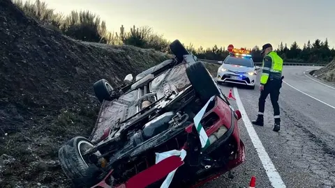 En el veh&iacute;culo viajaba un &uacute;nico ocupante, vecino de Ver&iacute;n y de 32 a&ntilde;os.