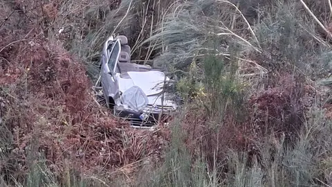 20250225 Accidente Vilardev&oacute;s, enlace con la A52, barranco (2)