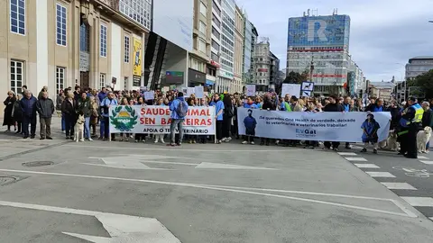 20250223 Manifestaci&oacute;n veterinaria na Coru&ntilde;a derogar decreto 666 medicamentos veterinarios (2)