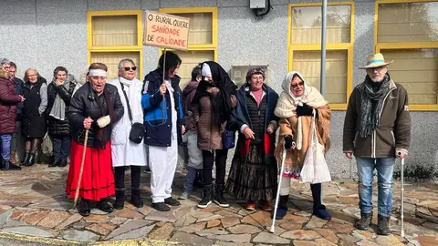 Las protestas de este lunes en A Mezquita no estuvieron exentas de esp&iacute;ritu "entroideiro".