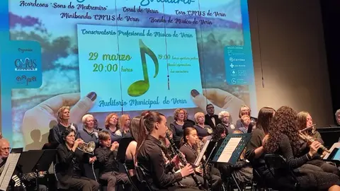 Actuaci&oacute;n de la Banda de M&uacute;sica de Ver&iacute;n durante el Concierto Solidario con las entidades sociales.