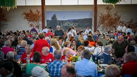 El pabell&oacute;n local alberg&oacute; a m&aacute;s de 750 personas para dar cuenta de un exquisito manjar local: el cordero. | FOTO: Noelia Caseiro.