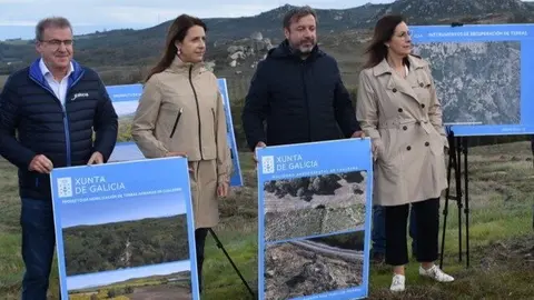 Desde la izquierda. Manuel Pardo, delegado de la Xunta; Mar&iacute;a Jos&eacute; G&oacute;mez, conselleira, y el alcalde Luciano Rivero.