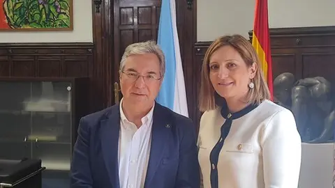 Luis Menor, presidente de la Deputaci&oacute;n de Ourense y Eva P&eacute;rez Gamote, alcaldesa de Vilardev&oacute;s.