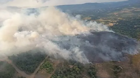 Incendio da Mezquita. | FOTO: BRIF Laza.