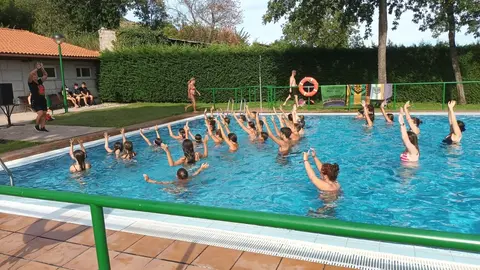 Aqua zumba piscina O&iacute;mbra 2023, foto ana Villarino