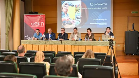 De izquierda a derecha: Santos &Aacute;lvarez, Jos&eacute; &Aacute;ngel Rodicio, Manuel Pardo, Gabriel Al&eacute;n y M&ordf; Isabel Gonz&aacute;lez Fern&aacute;ndez.
