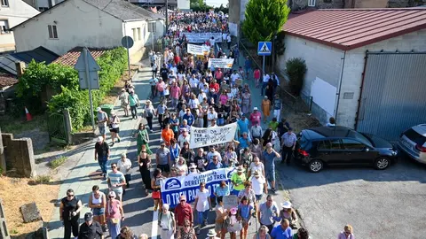 M&aacute;s de 5.000 personas recorren las calles de A Gudi&ntilde;a durante la manifestaci&oacute;n del 2 de agosto FOTO | Noelia Caseiro.