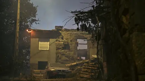 20250813 IFAGranxaO&iacute;mbra, Incendio Monterrei, A Caridade, casas calcinadas (3)