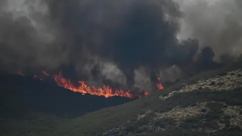 20250814 IFAEsculqueiraAMezquita, Incendio A Gudi&ntilde;a, monte O Testeiro (1)