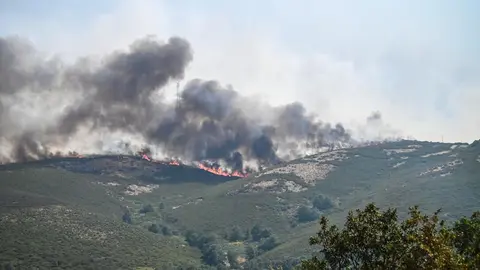 20250814 IFAEsculqueiraAMezquita, Incendio A Gudi&ntilde;a, monte O Testeiro (2)