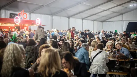 La Fiesta de la Cerveza ya es una de las habituales en el calendario festivo verinense. | FOTO: Carlos Montero.