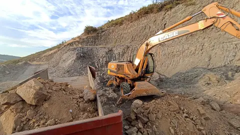 Eurobattery ya trabaja en el movimiento de tierras en Pentes (A Gudi&ntilde;a).