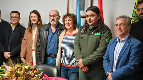 Eva Barrio, con los otros dos galardonados: &Oacute;scar Veiga y Joaqu&iacute;n P&eacute;rez. | FOTO: Noelia Caseiro.