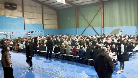 Para el pr&oacute;ximo a&ntilde;o, la organizaci&oacute;n ya piensa en colocar m&aacute;s mesas en el interior del pabell&oacute;n. | FOTO: Xos&eacute; Lois Colmenero.