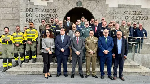 Autoridades e efectivos participan no acto de homenaxe polos lumes do ver&aacute;n.