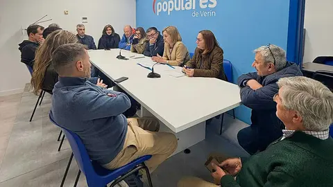 Imagen de la reuni&oacute;n en la que se crearon las nuevas &aacute;reas del PP local.