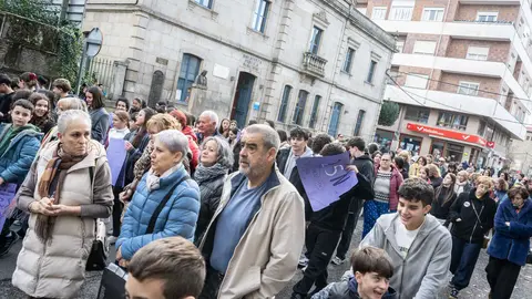 La manifestaci&oacute;n recorri&oacute; las calles de Ver&iacute;n, desde la Praza do Concello hasta Irm&aacute;ns Moreno, pasando por avenida de Portugal, Luis Espada y Deputaci&oacute;n. | FOTO: &Aacute;lex Nieves.