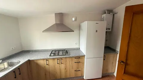 Detalle da coci&ntilde;a do inmoble que sae a concurso por 200 euros mensuais.