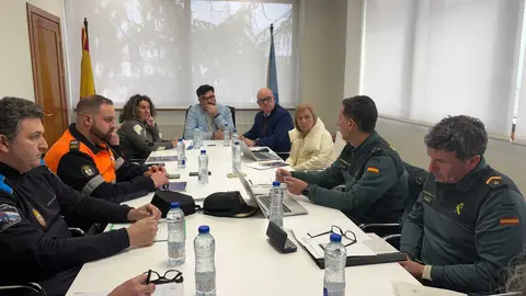 O subdelegado Eladio Santos e o tenente de alcalde Diego Lourenzo copresidindo a Xunta Local de Seguridade.