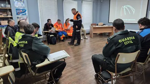 Reuni&oacute;n de coordinaci&oacute;n do dispositivo de seguridade na base de Protecci&oacute;n Civil de Ver&iacute;n.