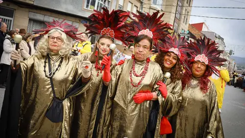 Unha das comparsas m&aacute;is representativas do desfile. | FOTO: Anabel G. Sim&oacute;n.
