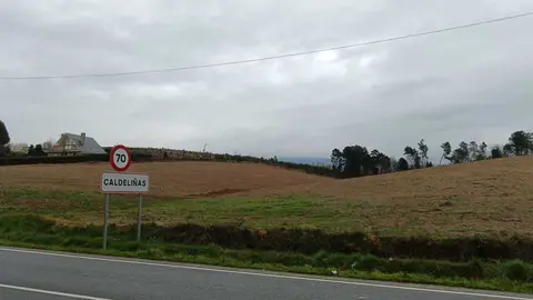 Terrenos en los que se levantar&aacute; la futura residencia de mayores de Ver&iacute;n. | FOTO: Xos&eacute; Lois Colmenero.
