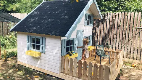 Casitas infantiles: el universo de juego que los ni&ntilde;os necesitan en el jard&iacute;n.