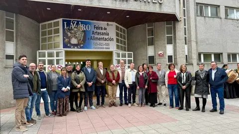 La ya tradicional imagen de inauguraci&oacute;n del certamen a las puertas del pabell&oacute;n polideportivo de la villa.