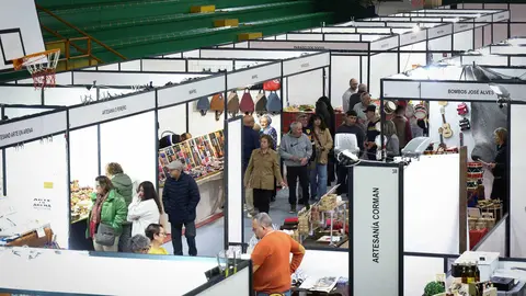 As&iacute; estaba o ambiente na Feira do L&aacute;zaro na xornada do s&aacute;bado pola tarde. | FOTO: Anabel G. Sim&oacute;n.